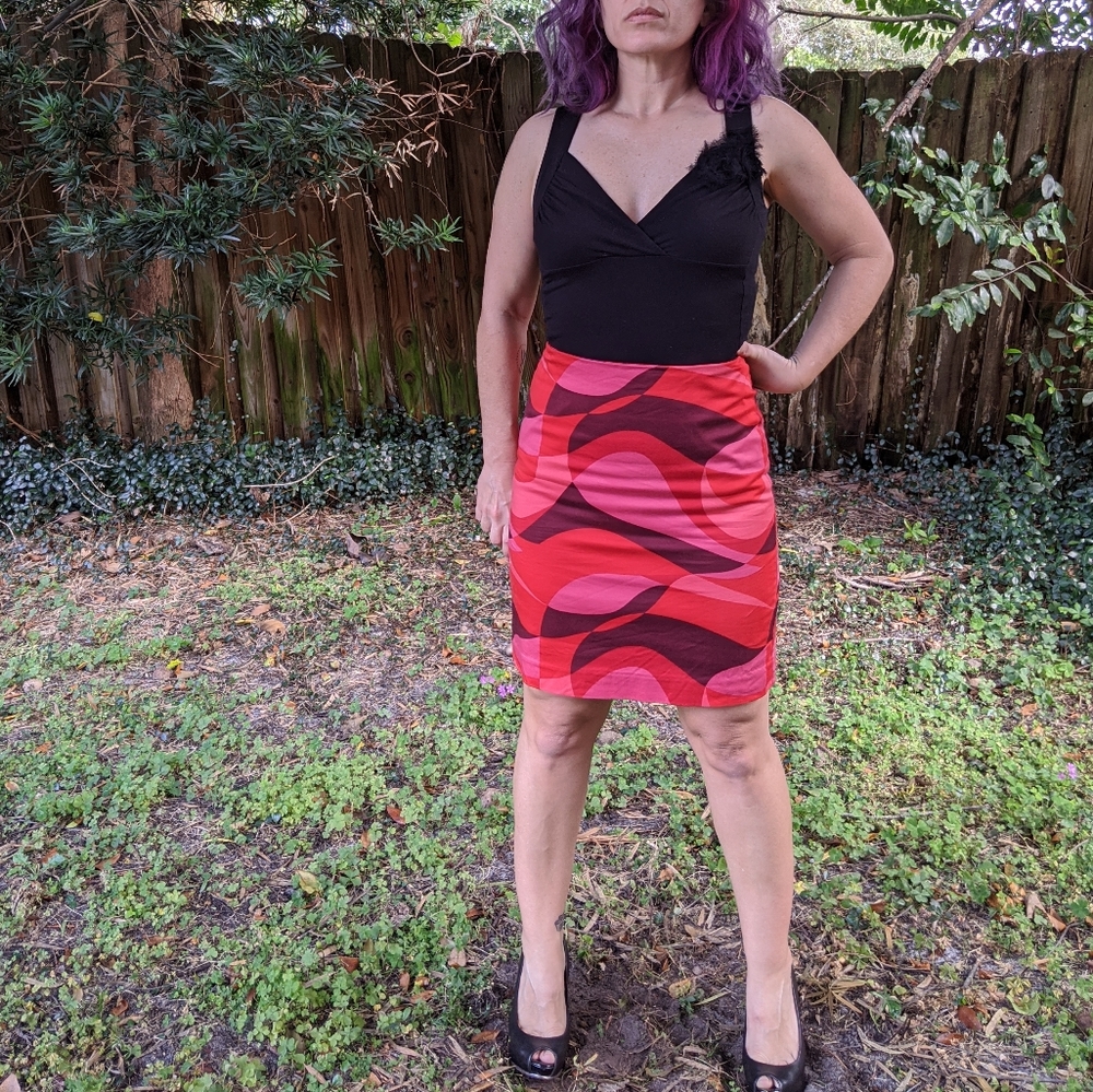 Ann Taylor Red/Pink/Purple Print Pencil Skirt Sz 0